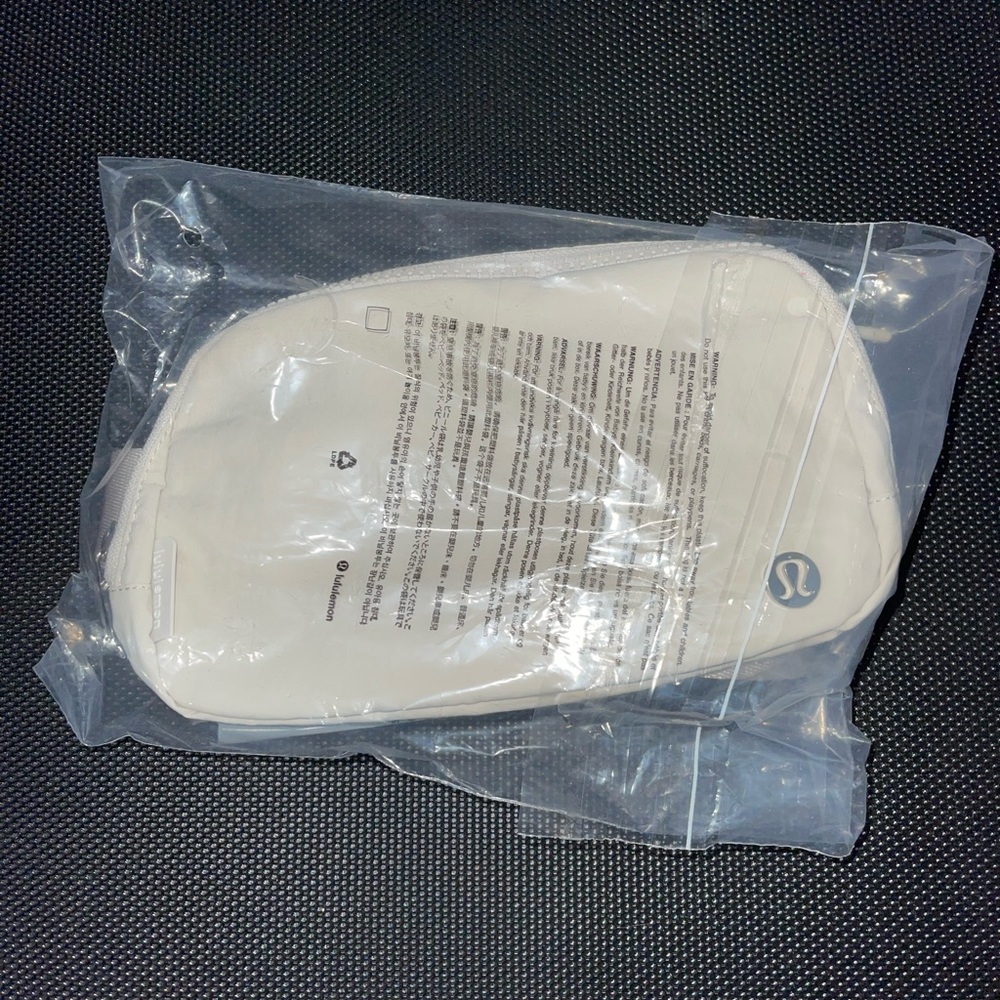 LULULEMON White Opal Everywhere Belt Bag